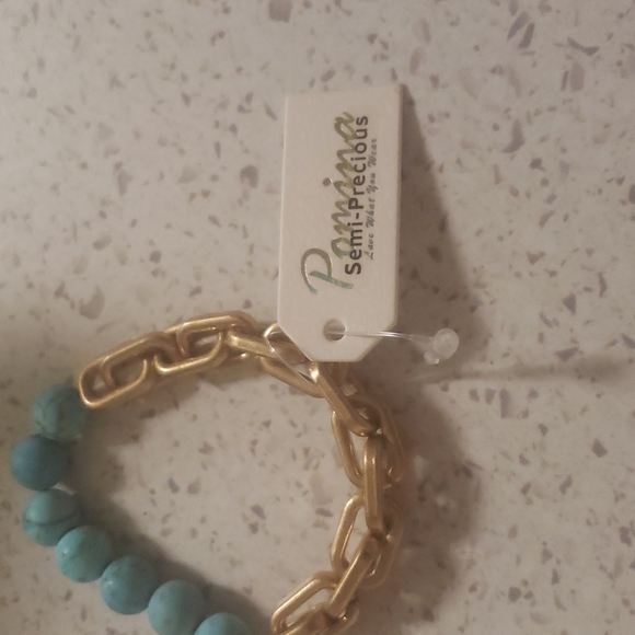 New boutique chunky gold tone turquoise bracelet - Picture 2 of 6